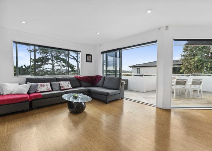  at 2/89 Knights Road, Rothesay Bay, Auckland