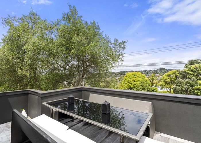  at 1/467 Beach Road, Murrays Bay, Auckland