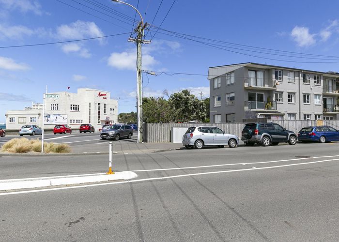  at 1/102 Lyall Parade, Lyall Bay, Wellington