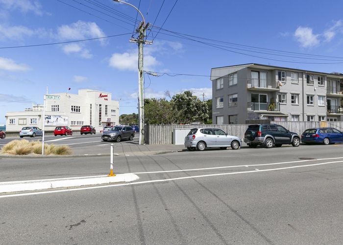  at 1/102 Lyall Parade, Lyall Bay, Wellington