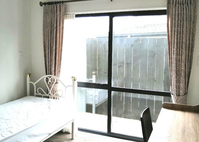  at 18 Grassways Ave, Pakuranga, Manukau City, Auckland