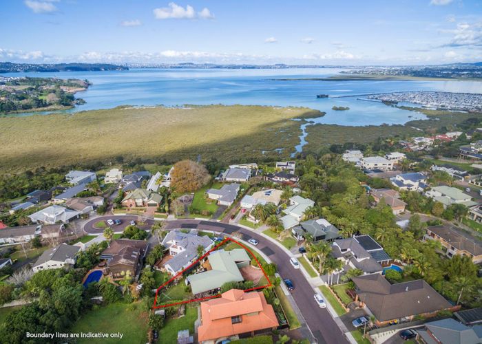  at 8 Oakpark Place, West Harbour, Auckland