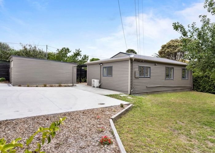  at 2/9 Glen Road, Ranui, Auckland