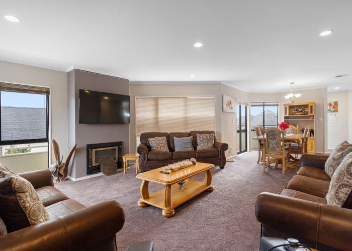  at 8 Chiania Place, Somerville, Manukau City, Auckland