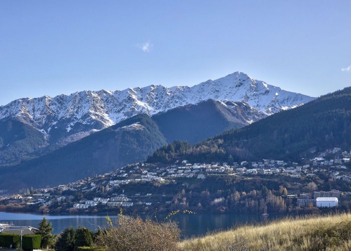  at 9 Red Deer Rise, Kelvin Heights, Queenstown
