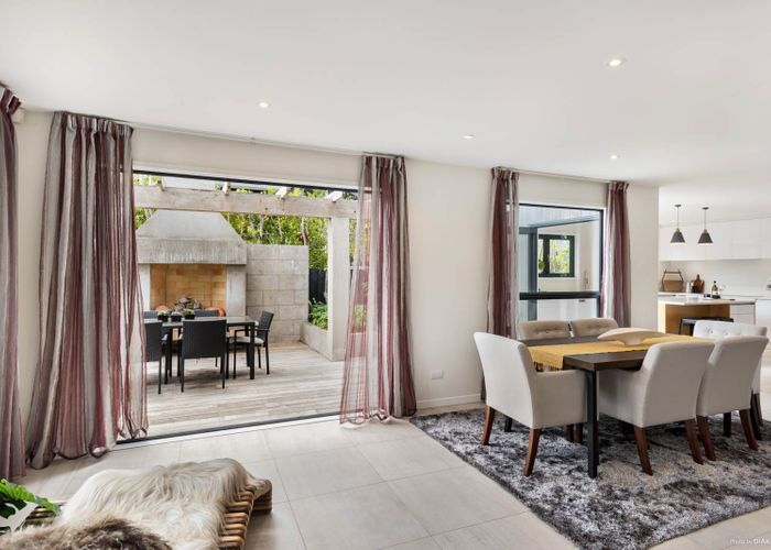  at 2/2 Hauraki Road, Hauraki, Auckland