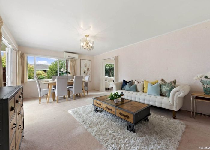  at 1 Holly Way, Sunnyhills, Auckland