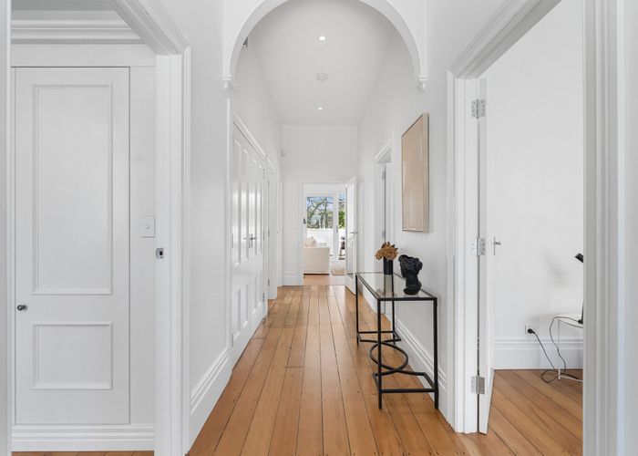  at 4 Clarence Road, Northcote Point, North Shore City, Auckland