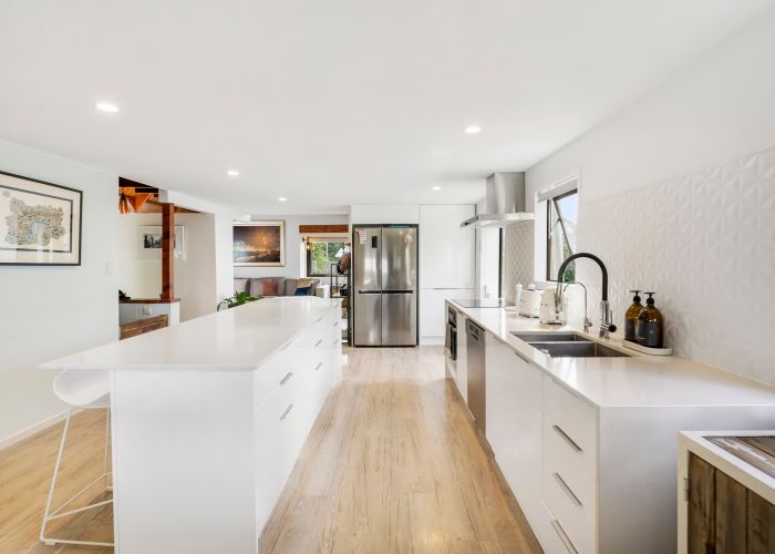  at 18 Marlborough Avenue, Glenfield, Auckland