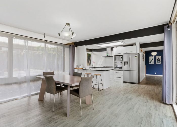  at 21 Lawrence Cresent, Hill Park, Manukau City, Auckland