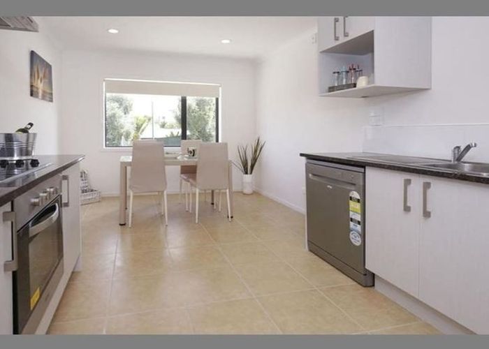  at 10/2 Swan Hill Drive, Glen Eden, Waitakere City, Auckland