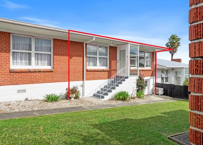  at 2/619 Beach Road, Rothesay Bay, North Shore City, Auckland