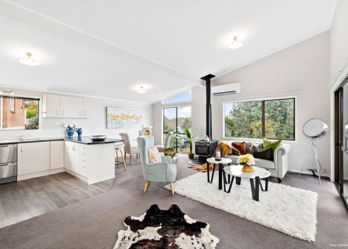  at 10 Acland Place, Botany Downs, Manukau City, Auckland