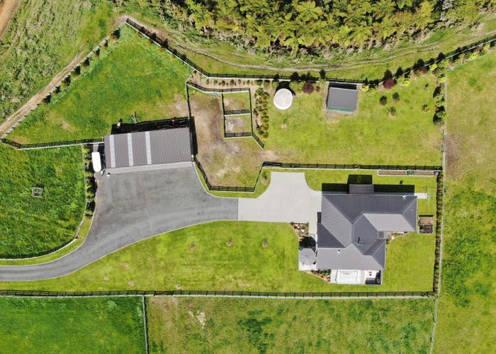  at 9 Betty May Drive, Pyes Pa, Tauranga