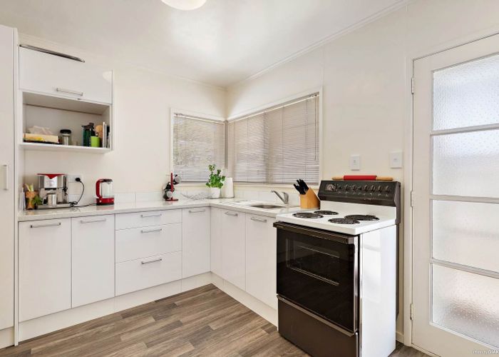  at 1/84 Archers Road, Glenfield, North Shore City, Auckland