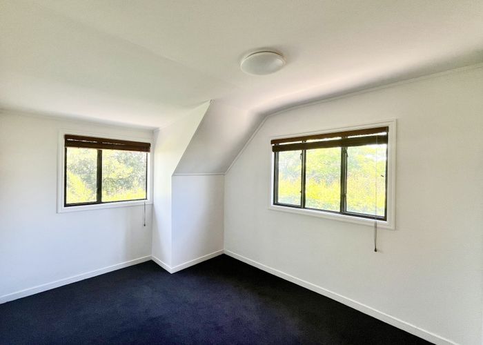  at 5a Seacliffe Avenue, Belmont, North Shore City, Auckland