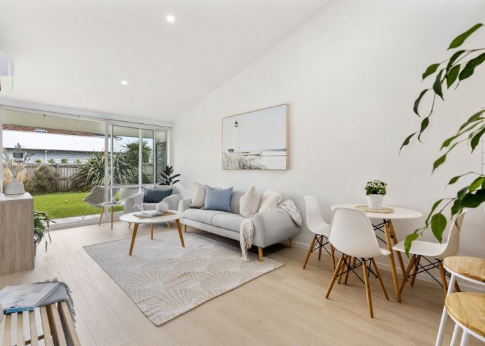  at 2/6 North Avenue, Narrow Neck, Auckland