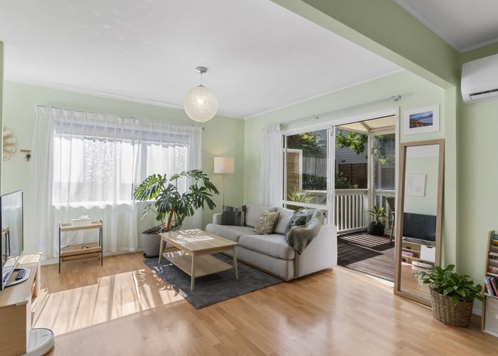  at 10A Chequers Avenue, Glenfield, North Shore City, Auckland