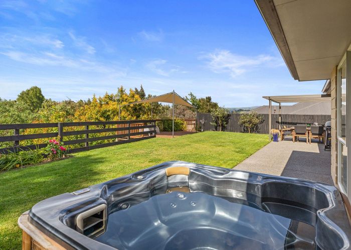  at 10 Carex Close, Pyes Pa, Tauranga