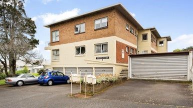  at 4/13 View Road, Mount Eden, Auckland
