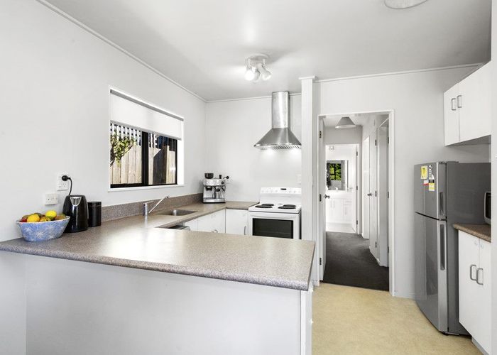  at 2/4 Dowse Drive, Maungaraki, Lower Hutt