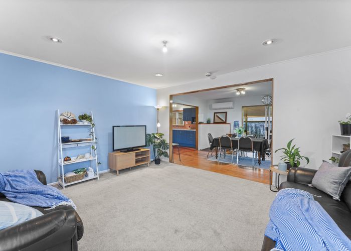  at 123 Universal Drive, Henderson, Waitakere City, Auckland