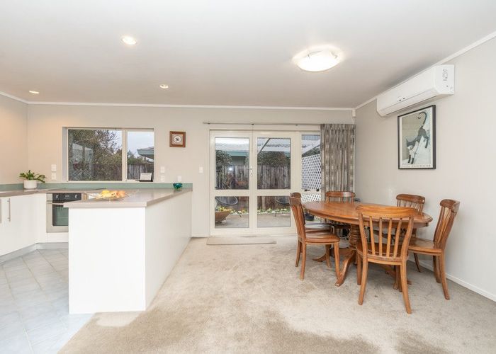  at 7 Kingsford Mews, Hamilton East, Hamilton
