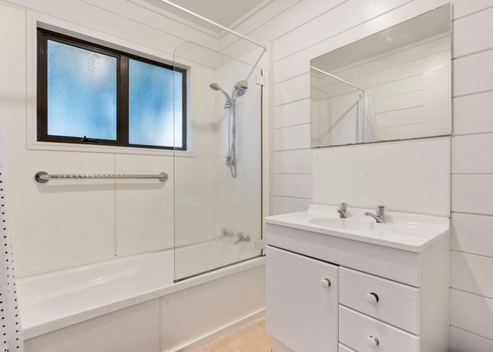  at 3A Hatherlow Street, Glenfield, Auckland