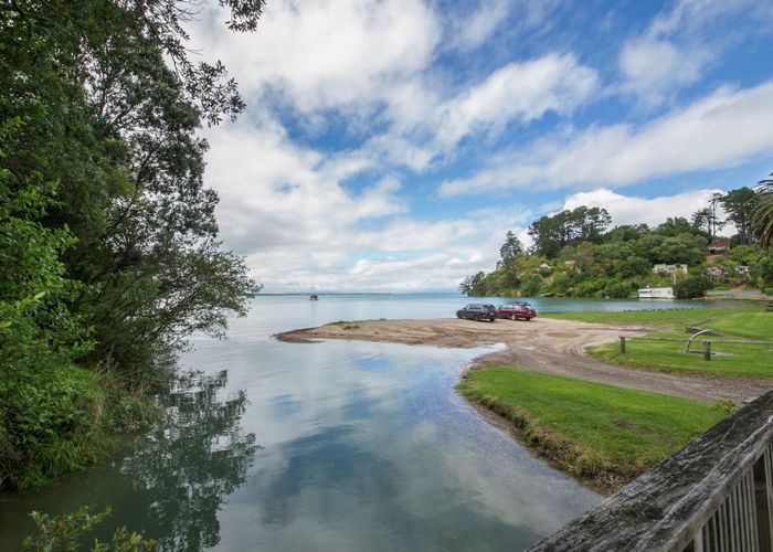  at 90 Warner Park Avenue, Laingholm, Auckland