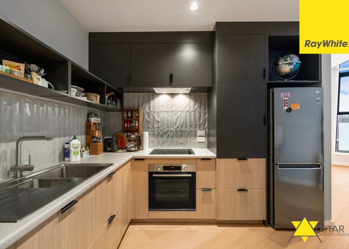  at 2/14 Todd Plaza, New Lynn, Waitakere City, Auckland