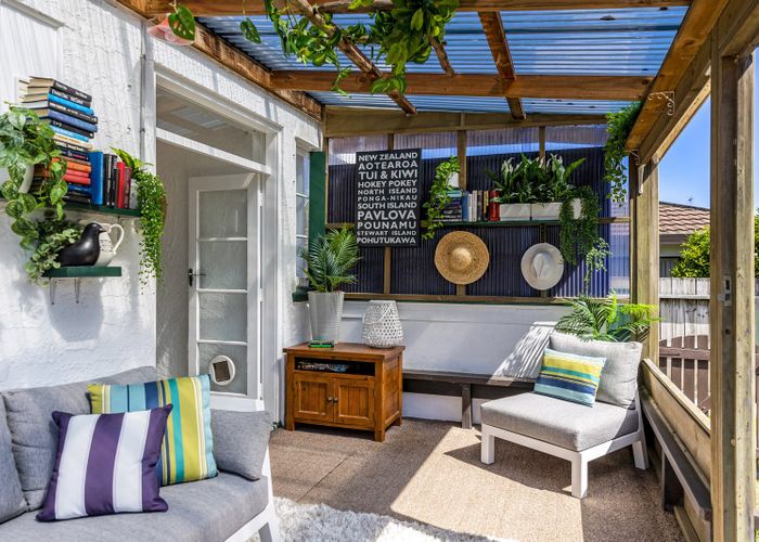  at 32 Dignan Street, Point Chevalier, Auckland