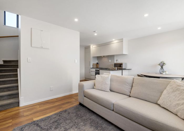 at 2/36 Kaipatiki Road, Glenfield, North Shore City, Auckland