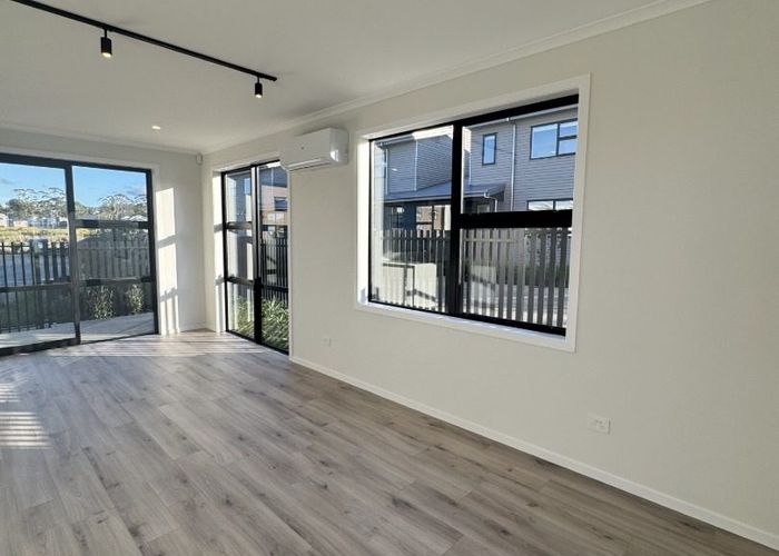  at 8/666 Swanson Road, Swanson, Waitakere City, Auckland