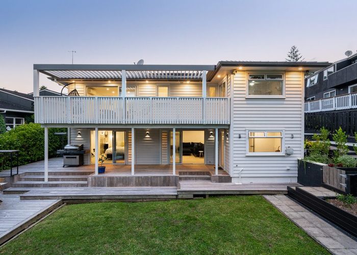  at 2/75 Newhaven Terrace, Mairangi Bay, Auckland
