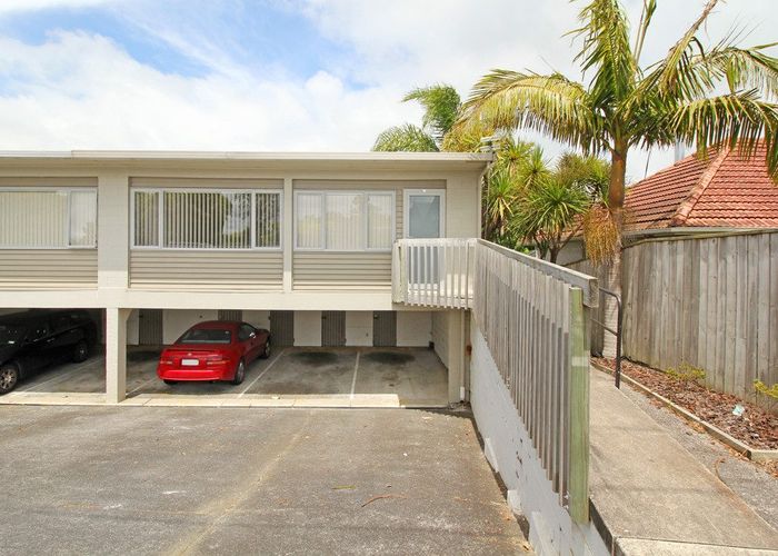  at 2/14 Waipa Street, Birkenhead, Auckland
