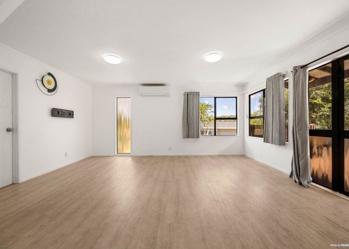  at 2/16 Moxham Grove, Massey, Waitakere City, Auckland