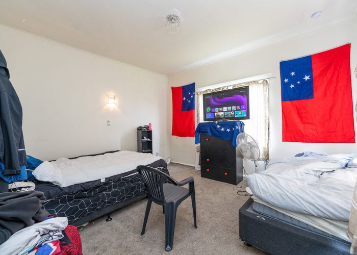  at 3 Albert Road, Manukau, Auckland