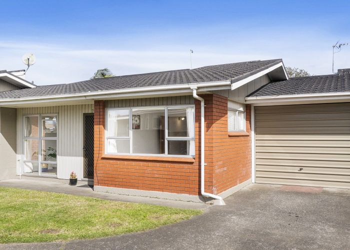  at 2/7 Mckenzie Road, Mangere Bridge, Auckland