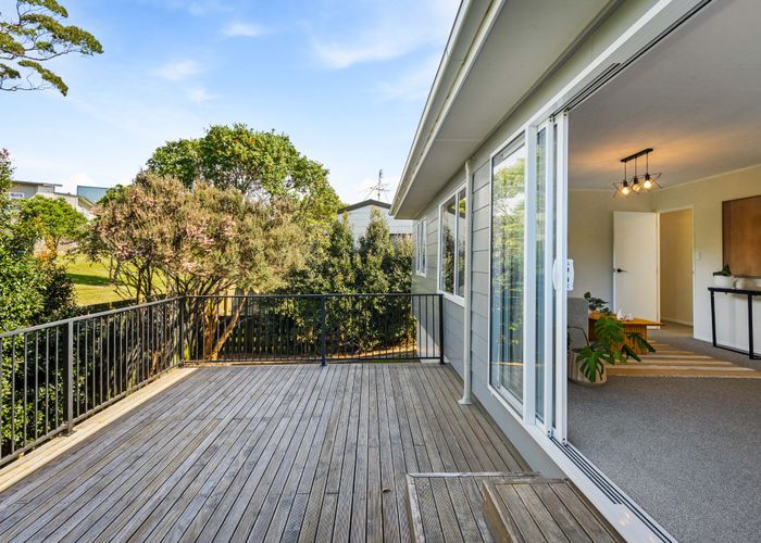  at 41 Meadowvale Rise, Titirangi, Waitakere City, Auckland