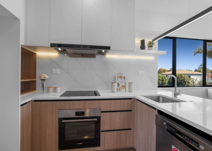  at 13 Farringdon Street, Glen Innes, Auckland City, Auckland
