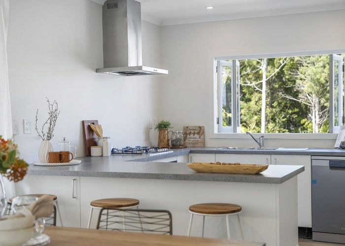  at 10 Windy Ridge Road, Glenfield, North Shore City, Auckland