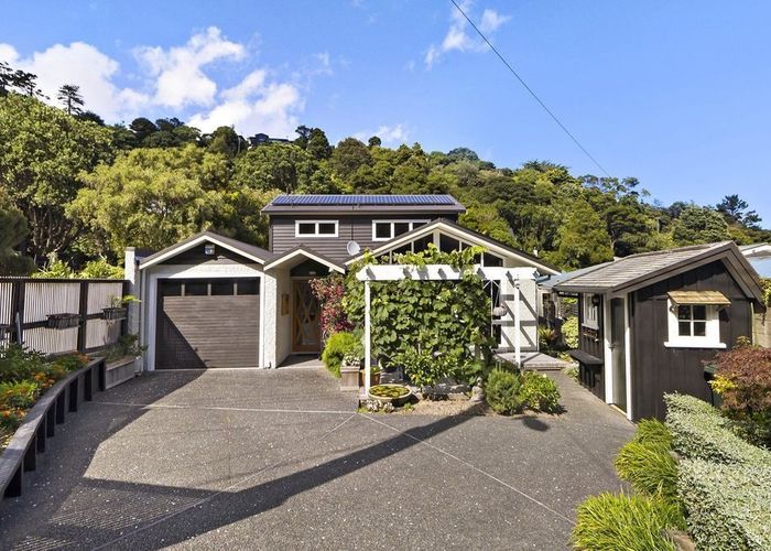  at 32 Kotari Road, Days Bay, Lower Hutt