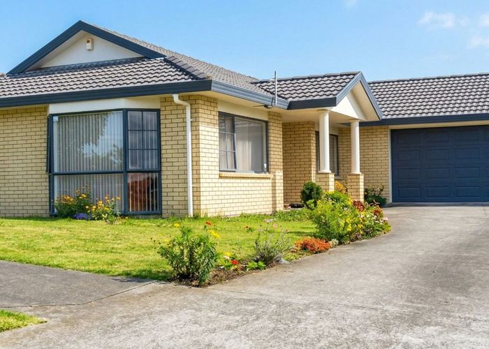  at 2 Cyclamen Road, Mangere, Manukau City, Auckland