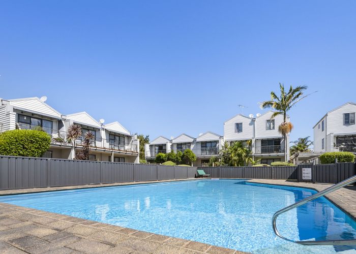  at 10/5 Carolina Place, Albany, North Shore City, Auckland