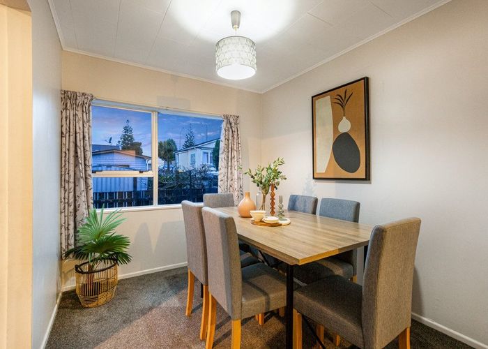  at 2 Pascoe Avenue, Paremata, Porirua, Wellington