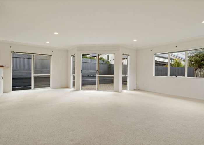  at 2/43 Hillsborough Road, Mount Roskill, Auckland