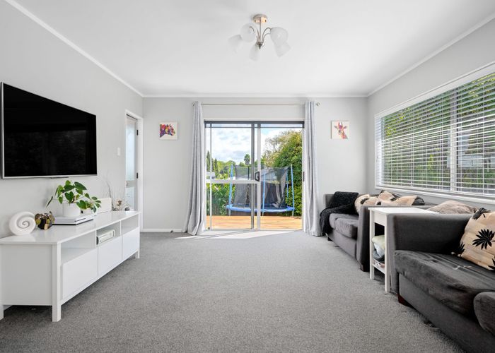  at 8C Huia Avenue, Forest Lake, Hamilton
