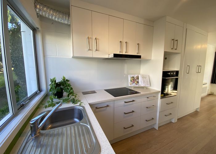  at 2/52 Fruitvale Road, New Lynn, Waitakere City, Auckland