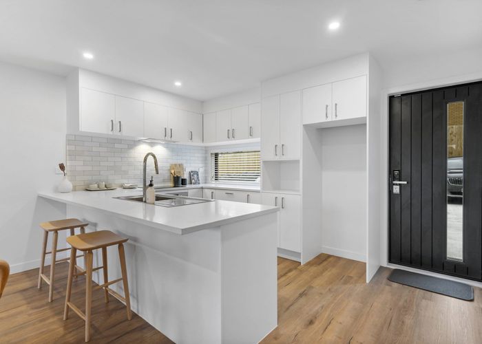  at 2/35 Garadice Road, Rothesay Bay, Auckland