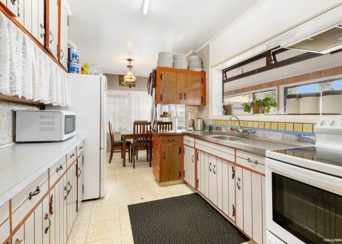 at 8 Royton Avenue, Mangere East, Auckland
